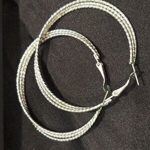 SPARKLING HOOP EARRINGS